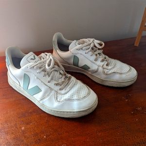 Veja V-10 Size 9, White/Matcha